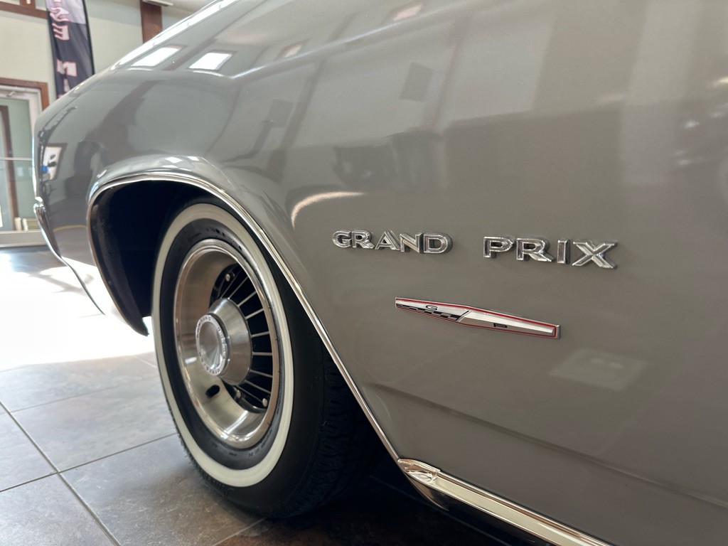 1964 Pontiac Grand Prix Image 6