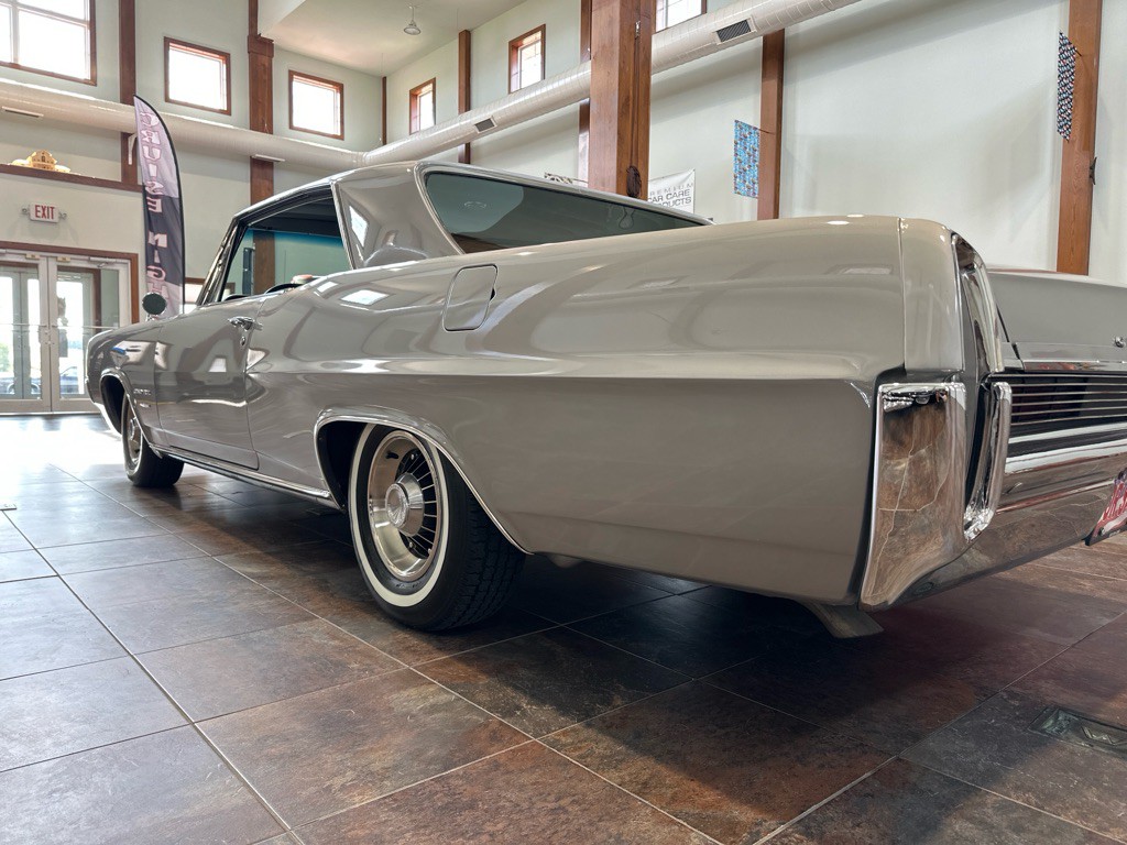 1964 Pontiac Grand Prix Image 8