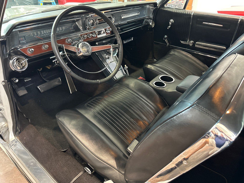 1964 Pontiac Grand Prix Image 13