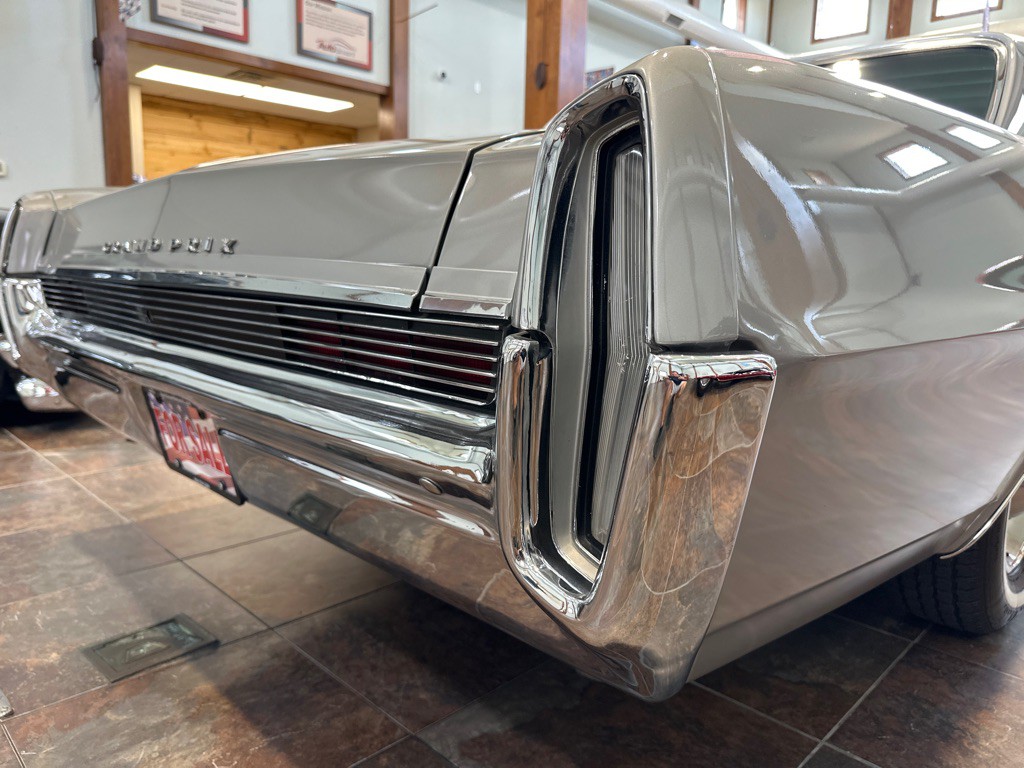 1964 Pontiac Grand Prix Image 29