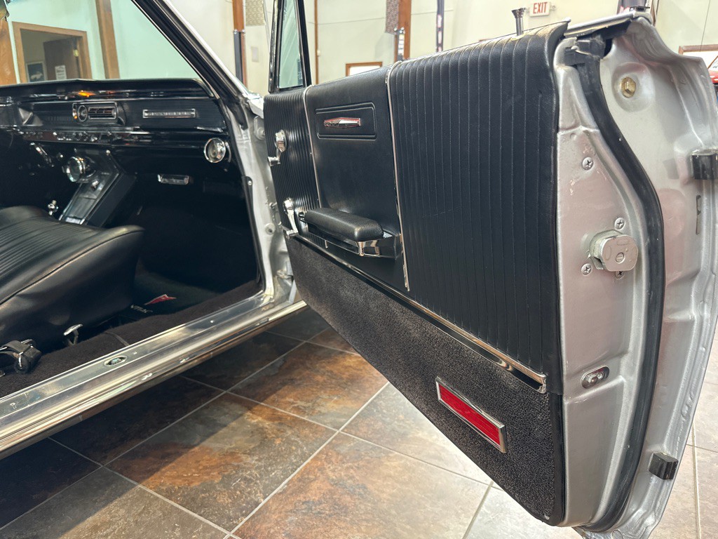 1964 Pontiac Grand Prix Image 32