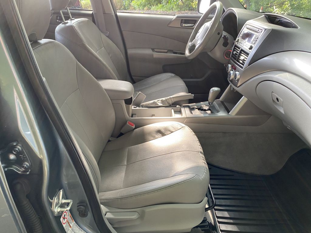 2010 Subaru Forester Image 9