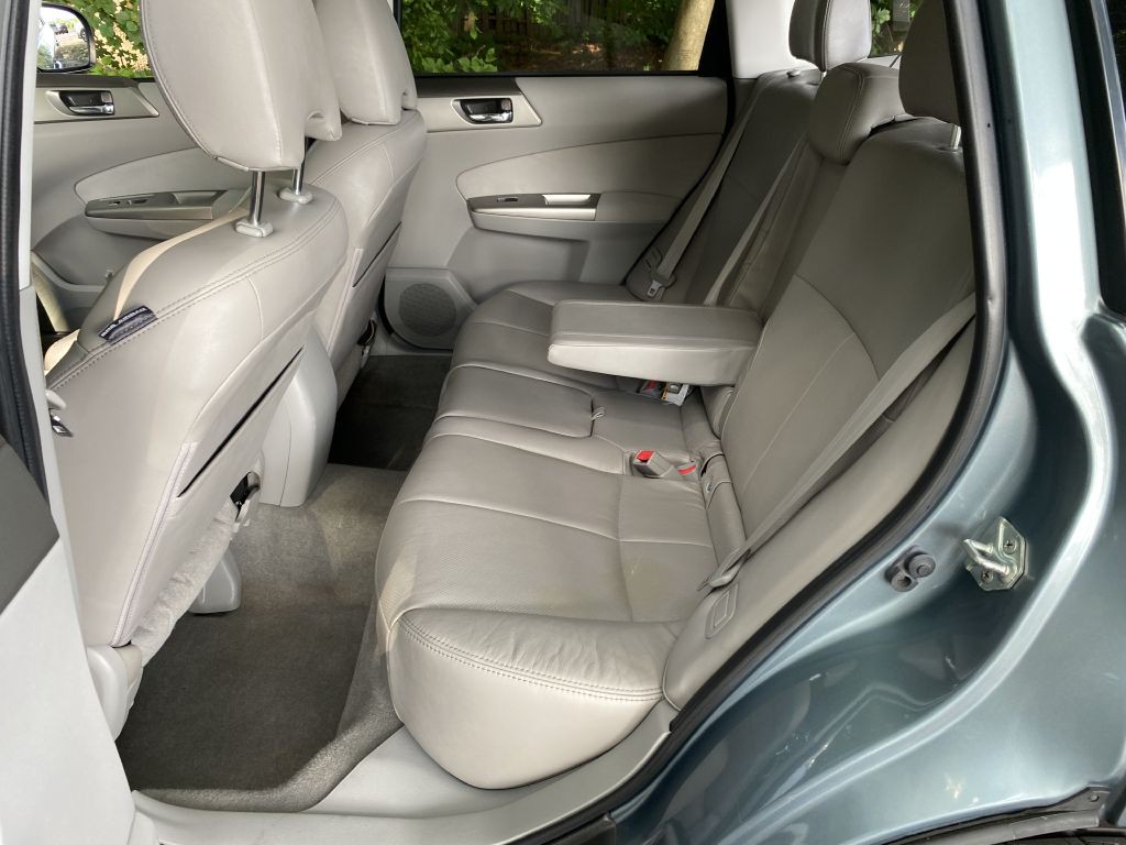 2010 Subaru Forester Image 11