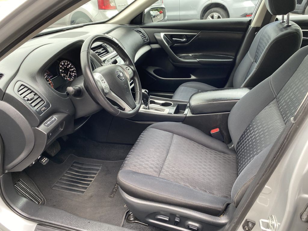 2018 Nissan Altima Image 9