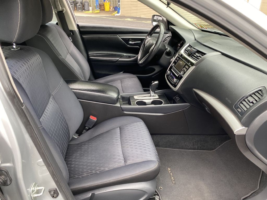 2018 Nissan Altima Image 10