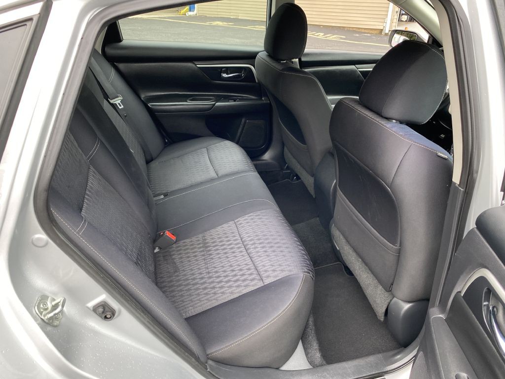 2018 Nissan Altima Image 11