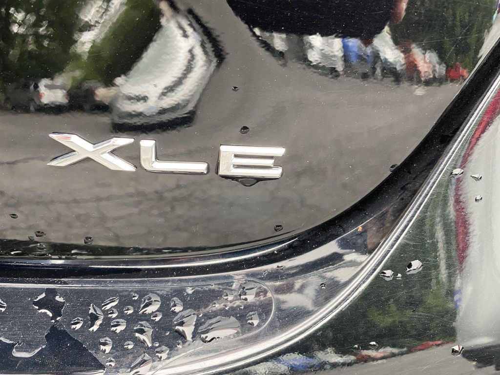 2018 Toyota Avalon Image 2