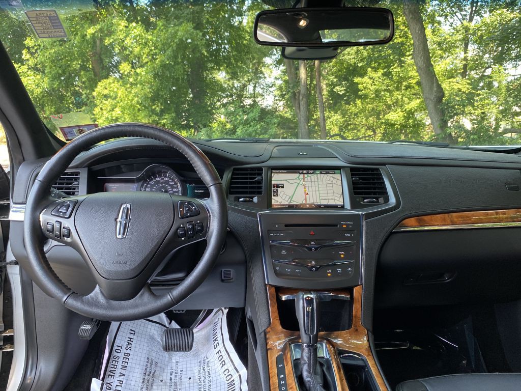 2015 Lincoln MKS Image 13