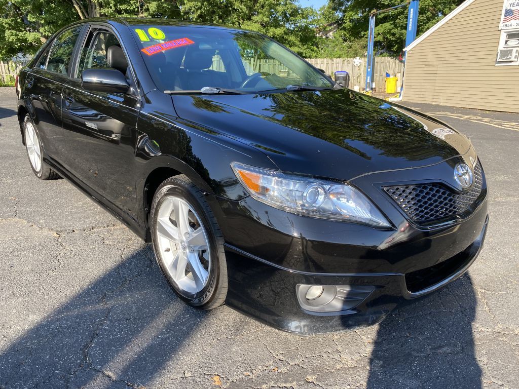 2010 Toyota Camry Image 2