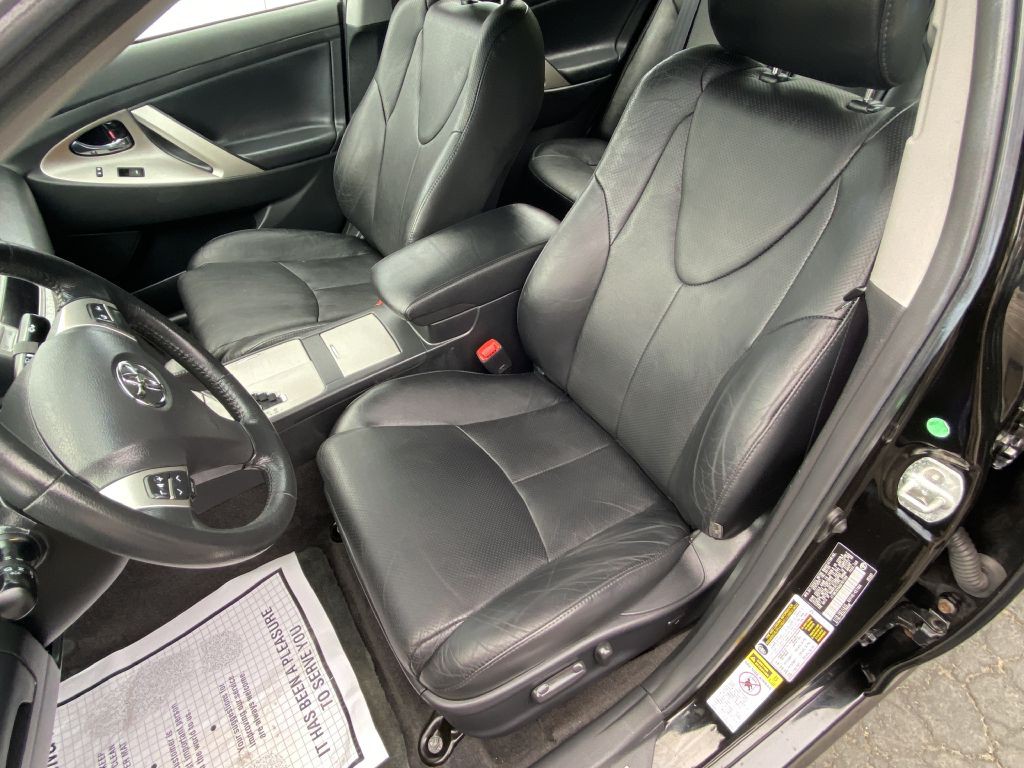2010 Toyota Camry Image 9