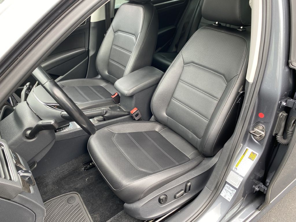 2017 Volkswagen Passat Image 9