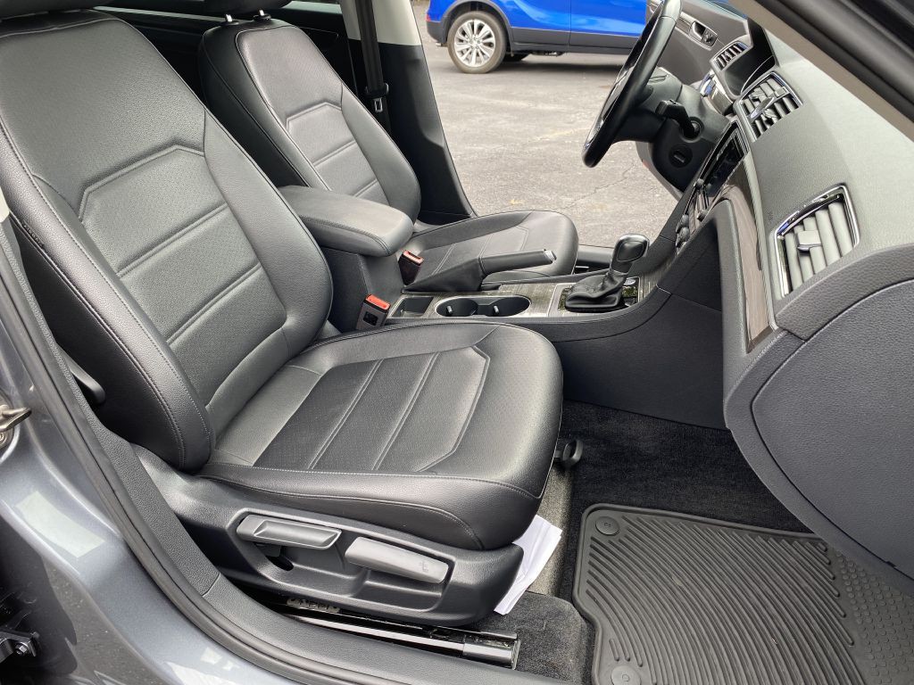 2017 Volkswagen Passat Image 12