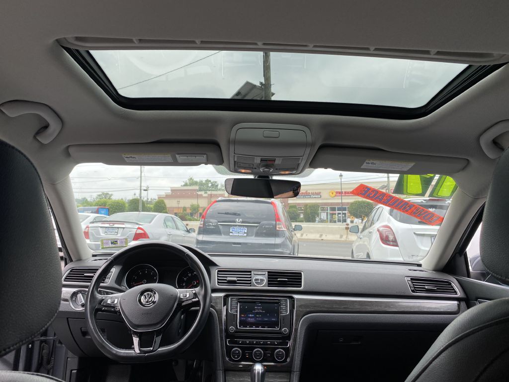 2017 Volkswagen Passat Image 14