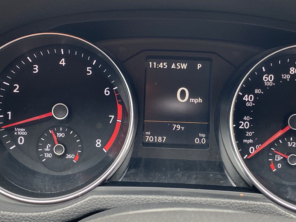 2017 Volkswagen Passat Image 17