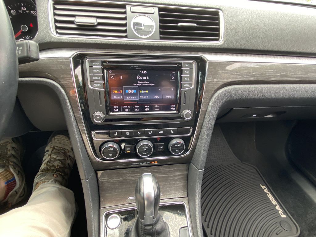 2017 Volkswagen Passat Image 18