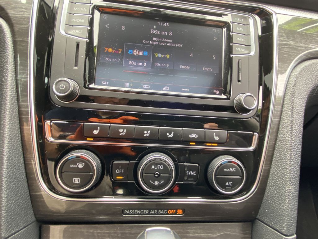 2017 Volkswagen Passat Image 19