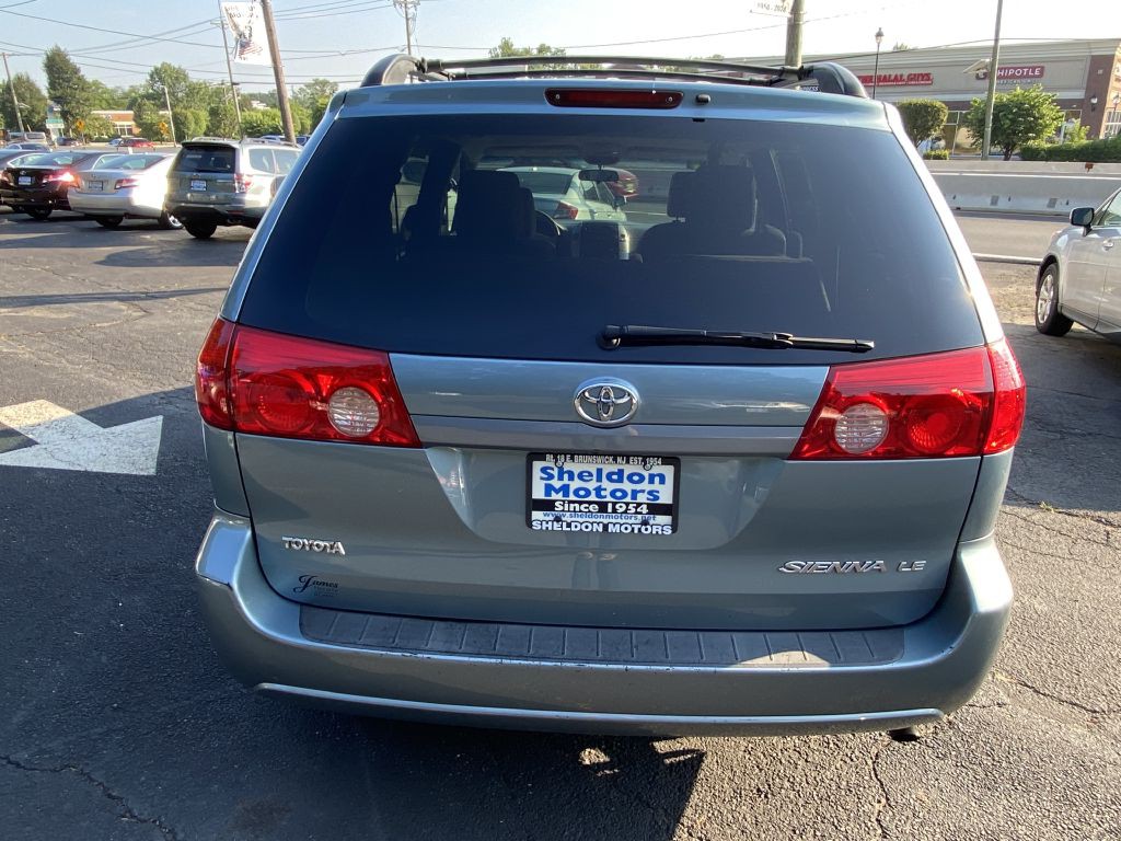 2009 Toyota Sienna Image 4