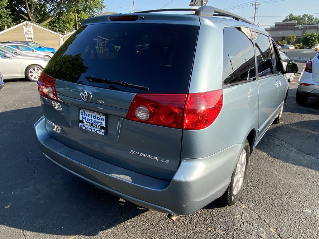 2009 Toyota Sienna Image 5