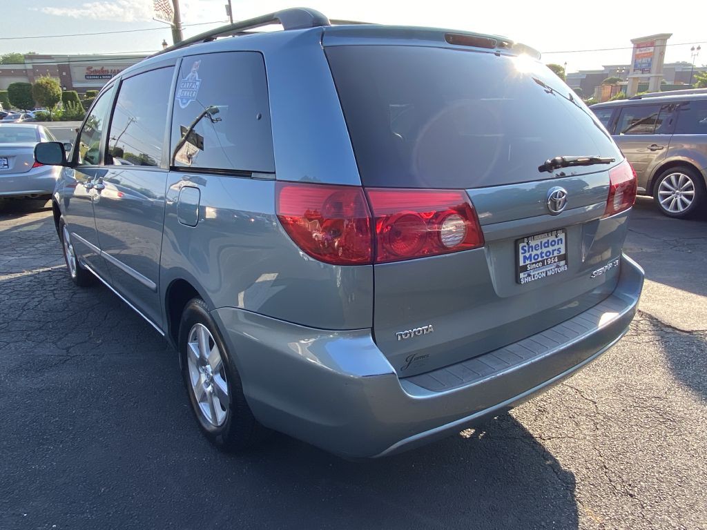 2009 Toyota Sienna Image 6