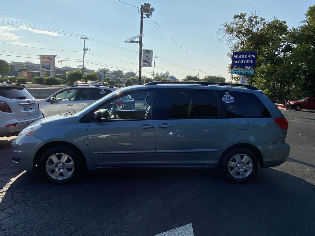 2009 Toyota Sienna Image 7