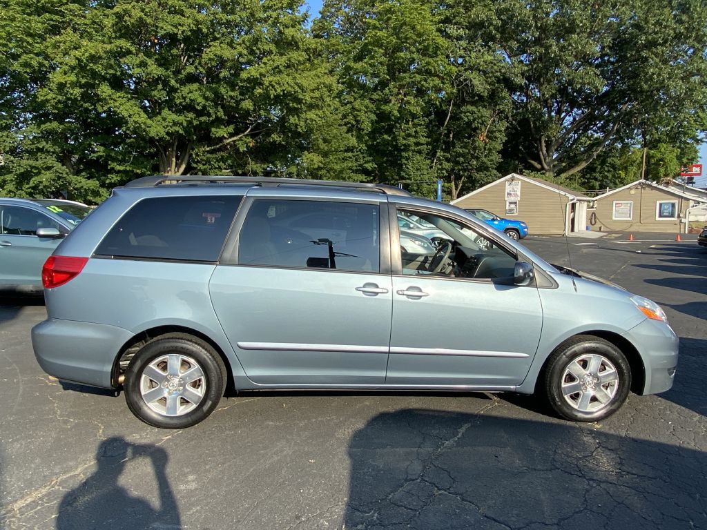 2009 Toyota Sienna Image 8