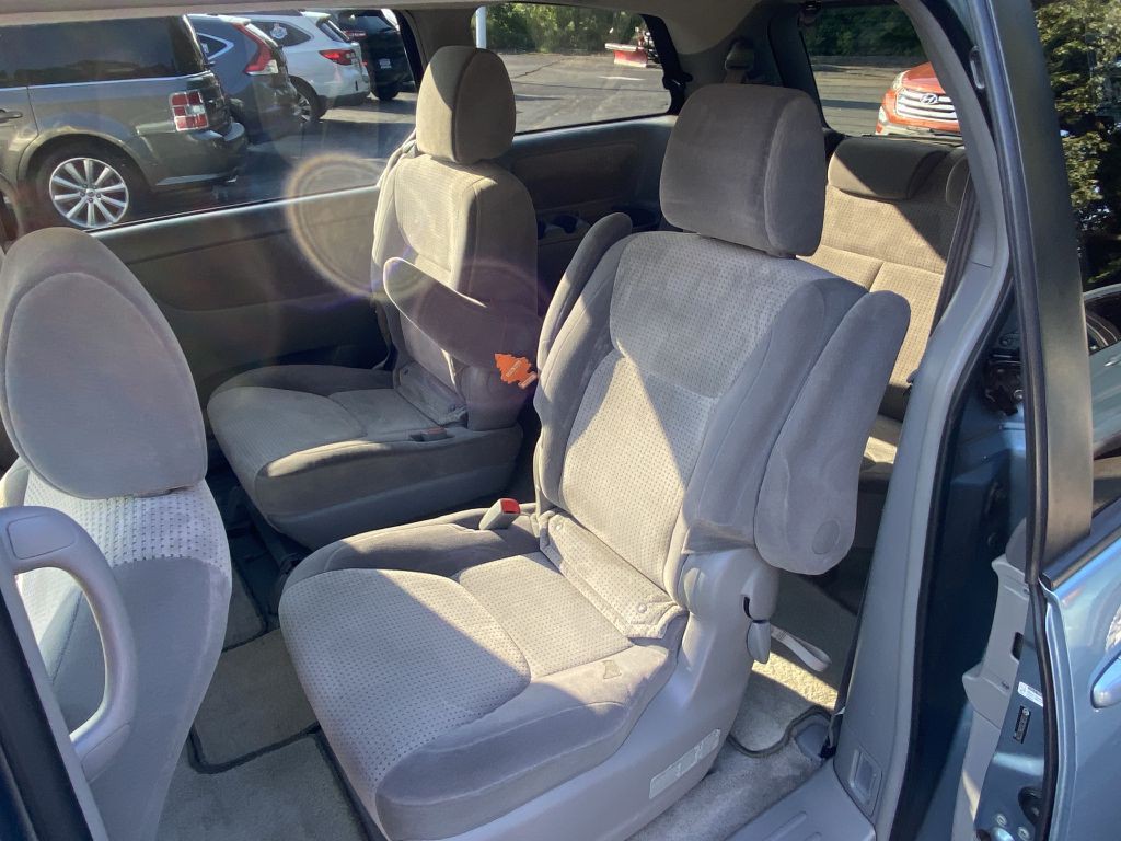 2009 Toyota Sienna Image 10