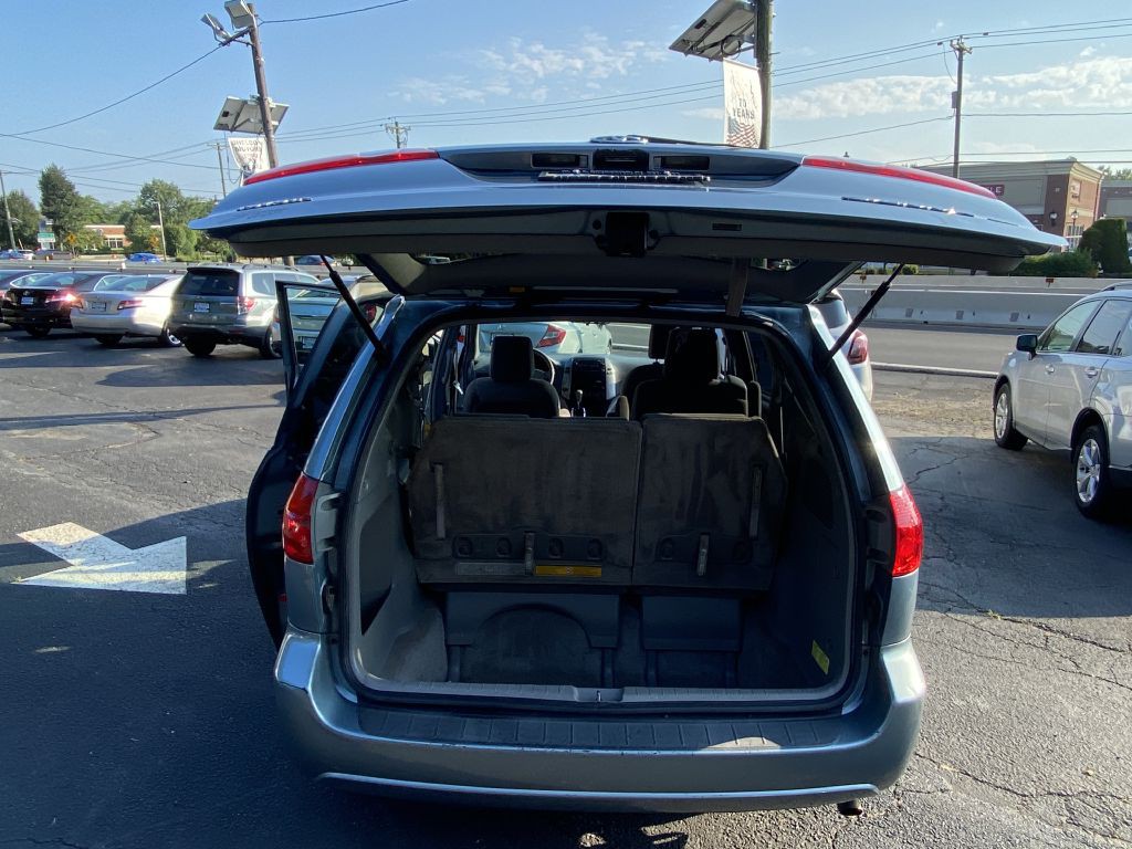 2009 Toyota Sienna Image 12