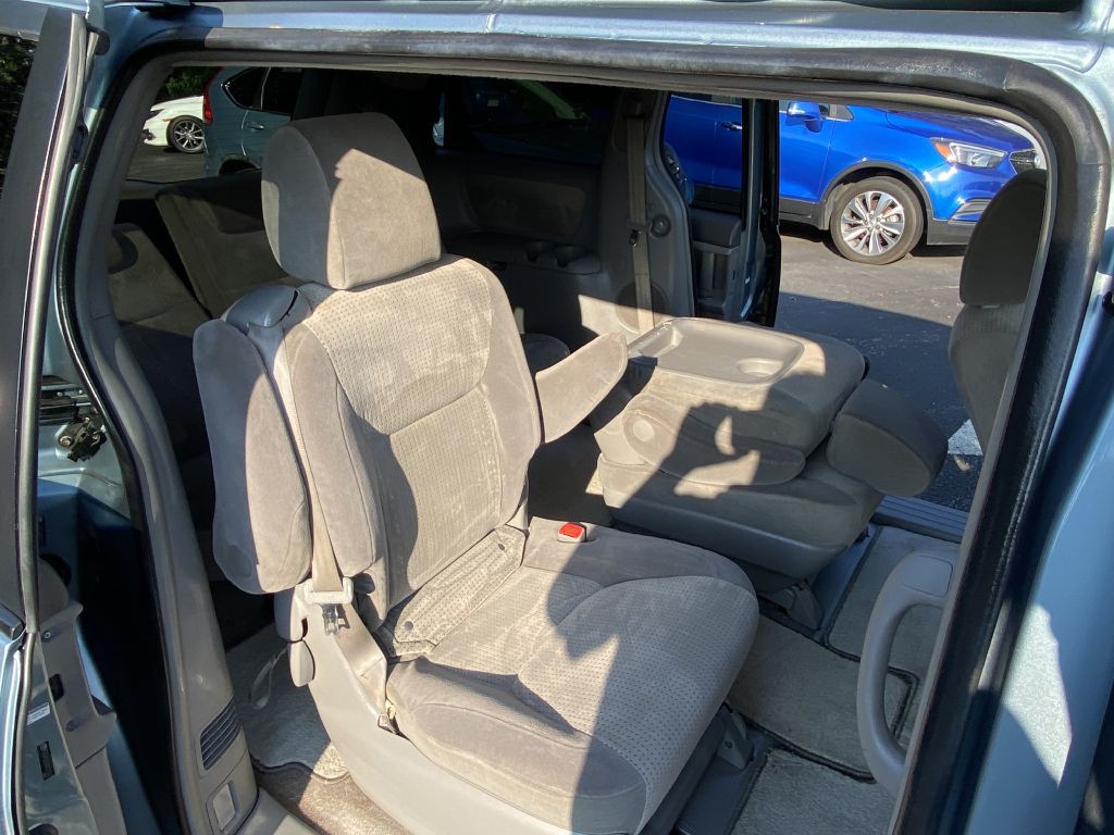 2009 Toyota Sienna Image 13
