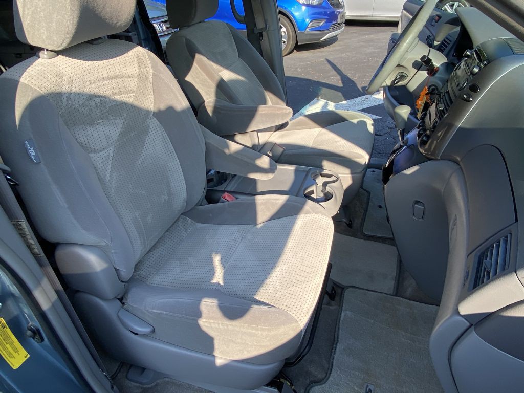 2009 Toyota Sienna Image 15
