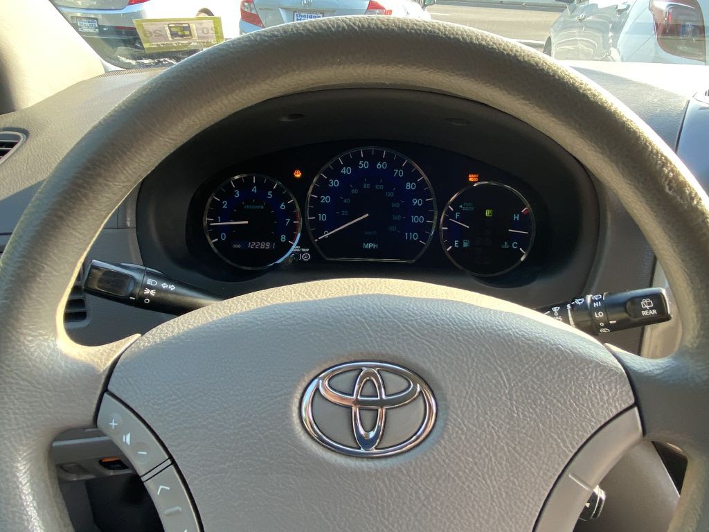 2009 Toyota Sienna Image 17