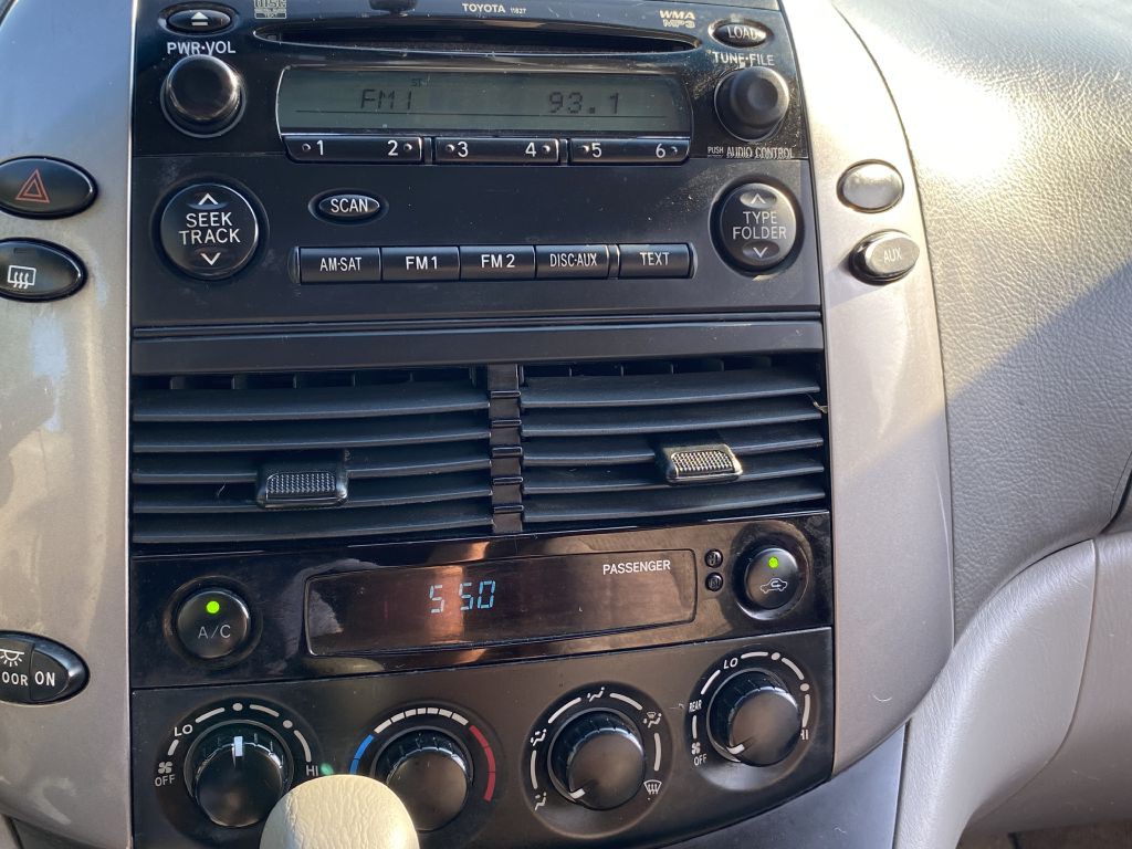 2009 Toyota Sienna Image 18