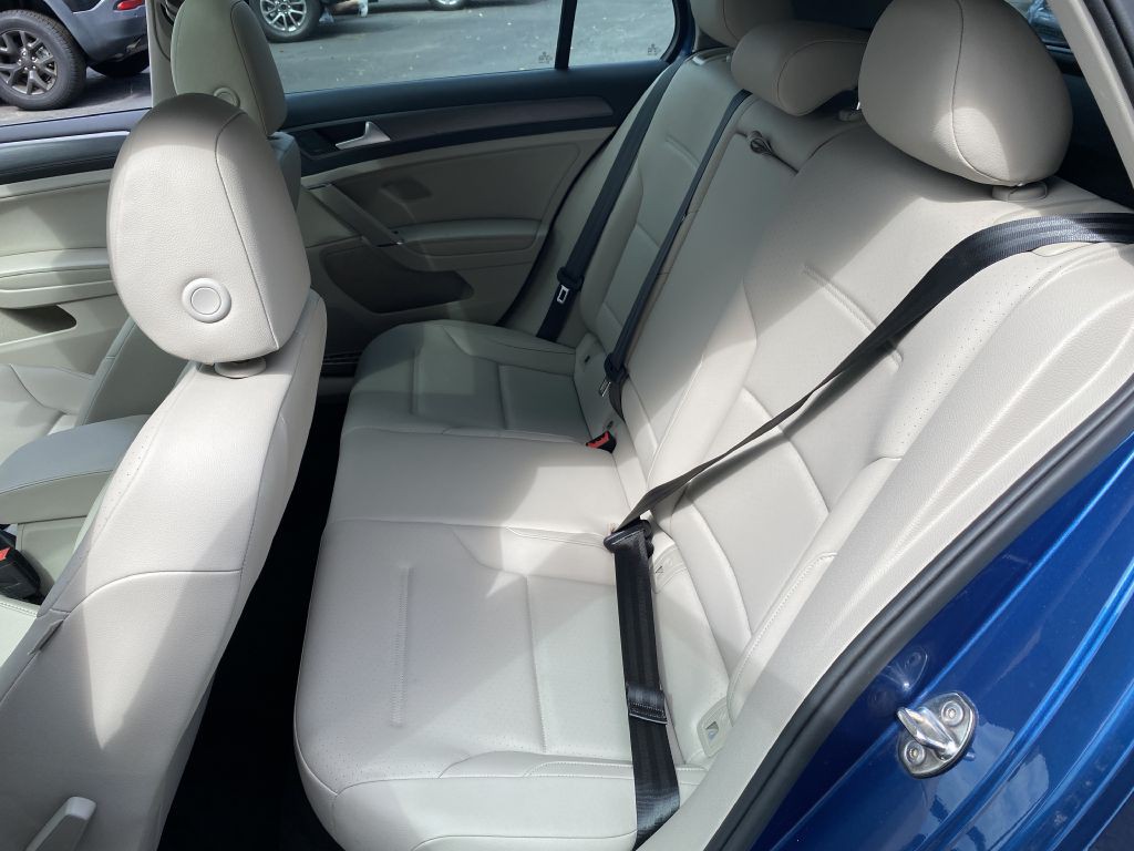 2019 Volkswagen Golf Image 10