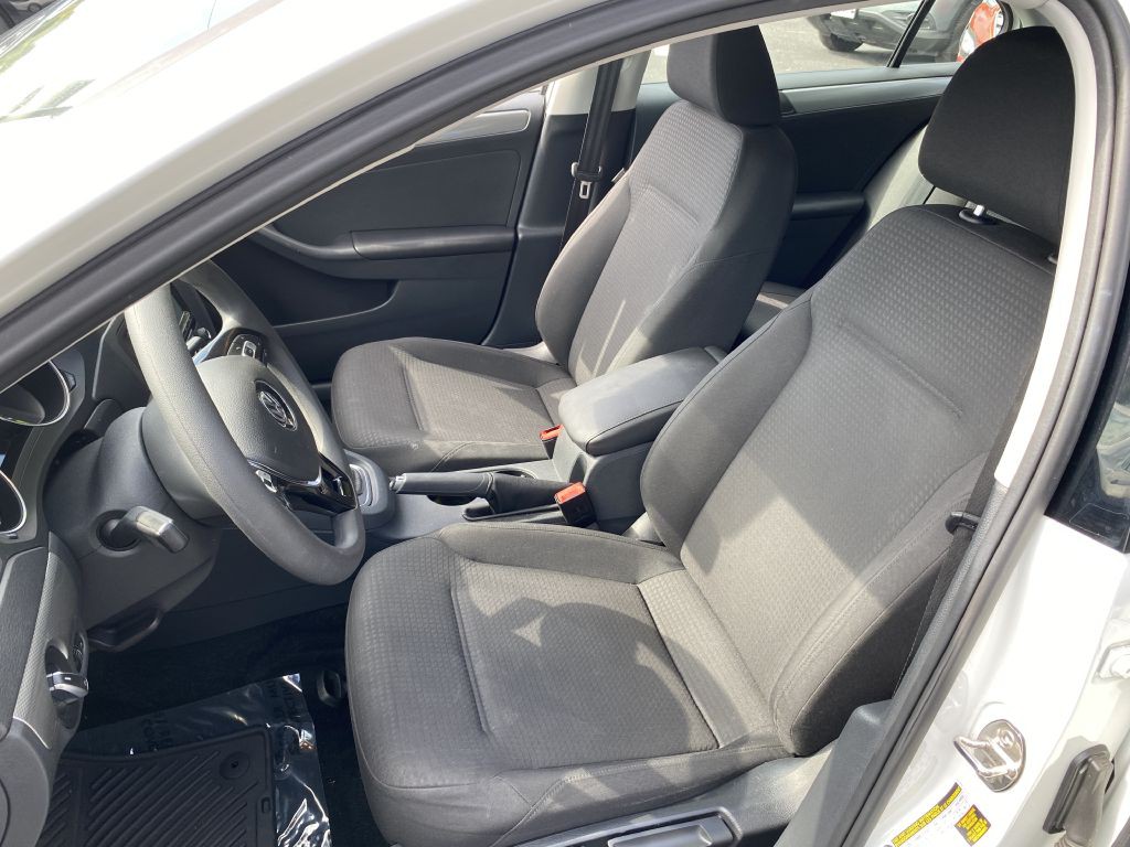 2015 Volkswagen Jetta Image 9
