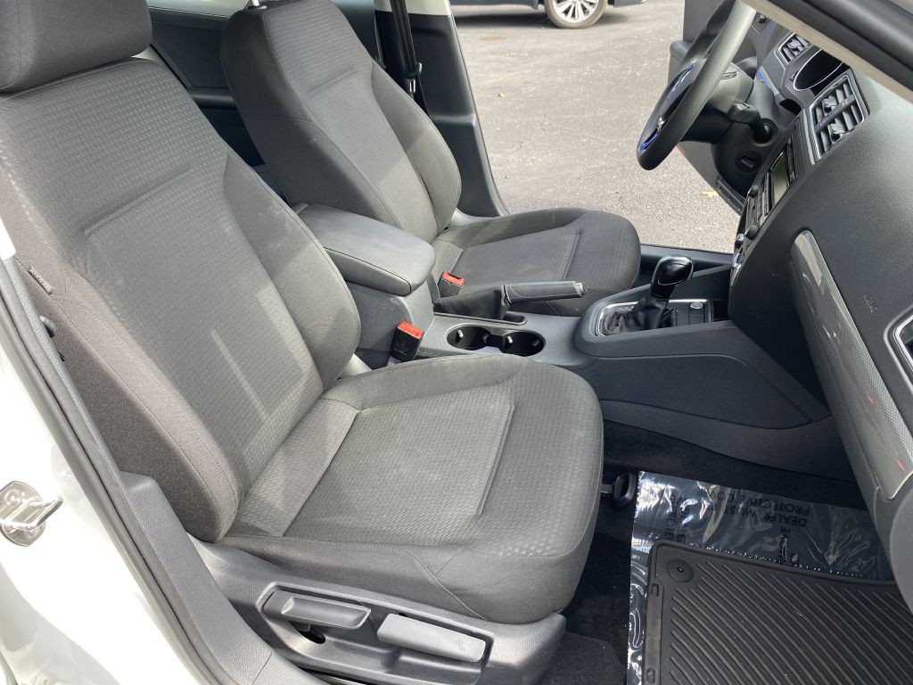 2015 Volkswagen Jetta Image 12