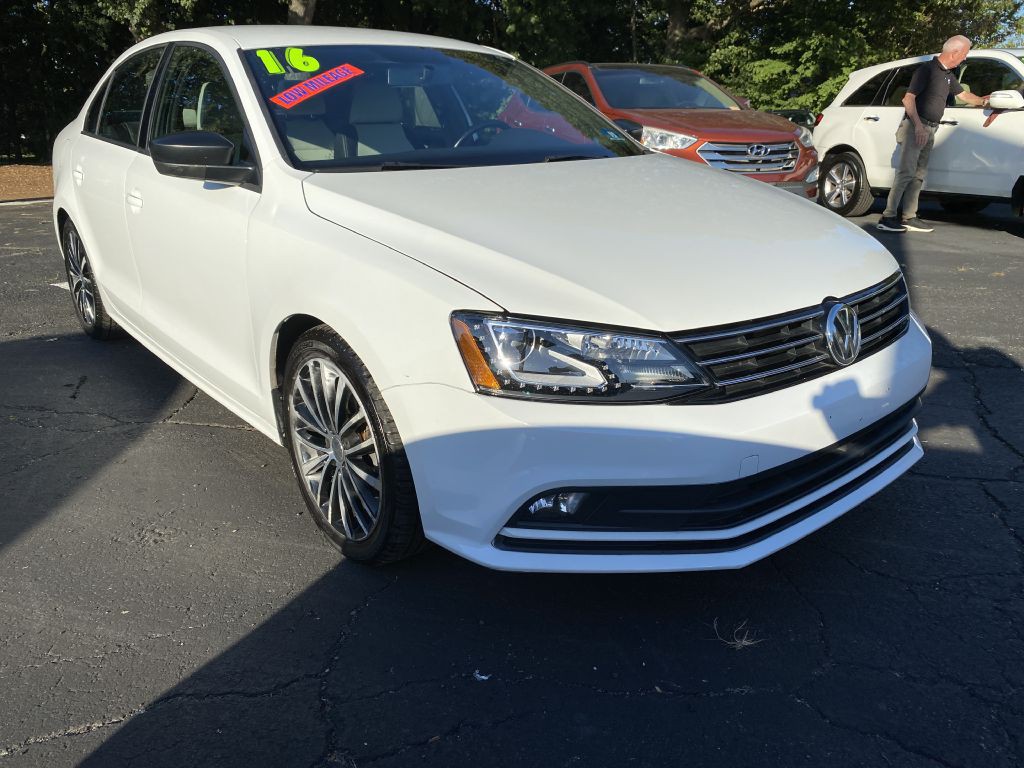 2016 Volkswagen Jetta Image 2