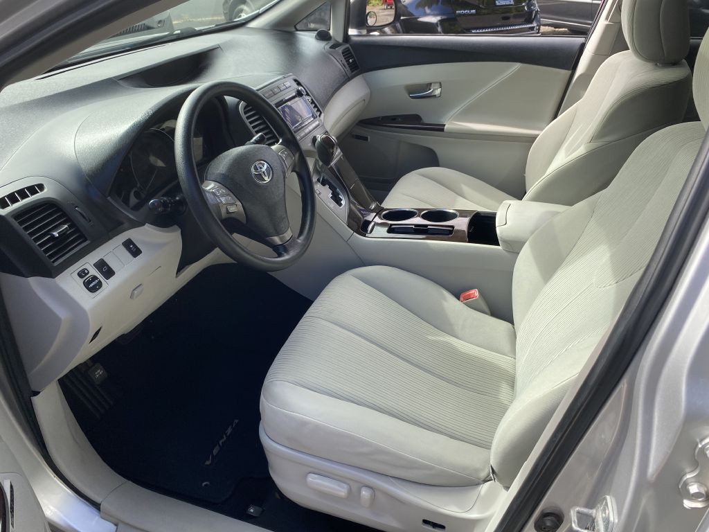2010 Toyota Venza Image 9