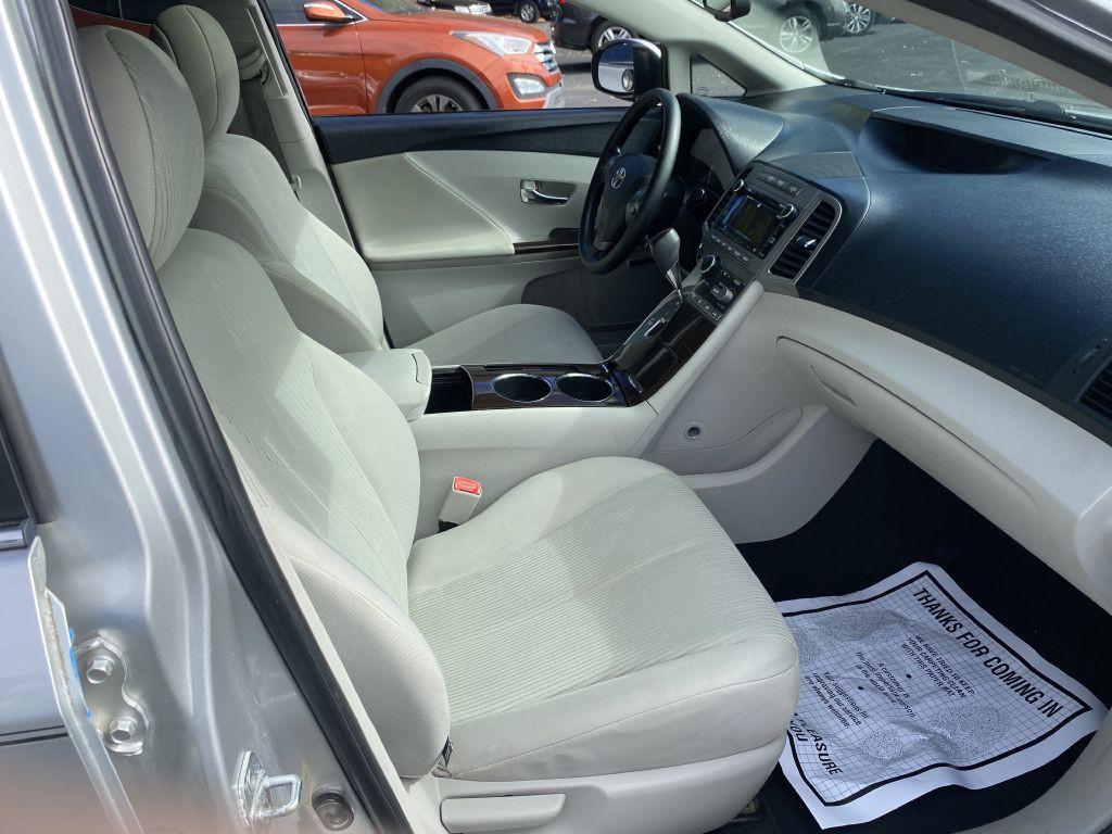 2010 Toyota Venza Image 10