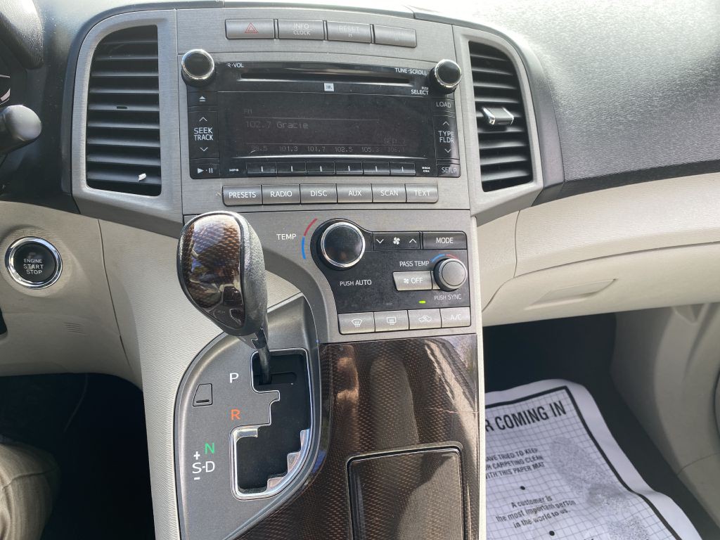 2010 Toyota Venza Image 16