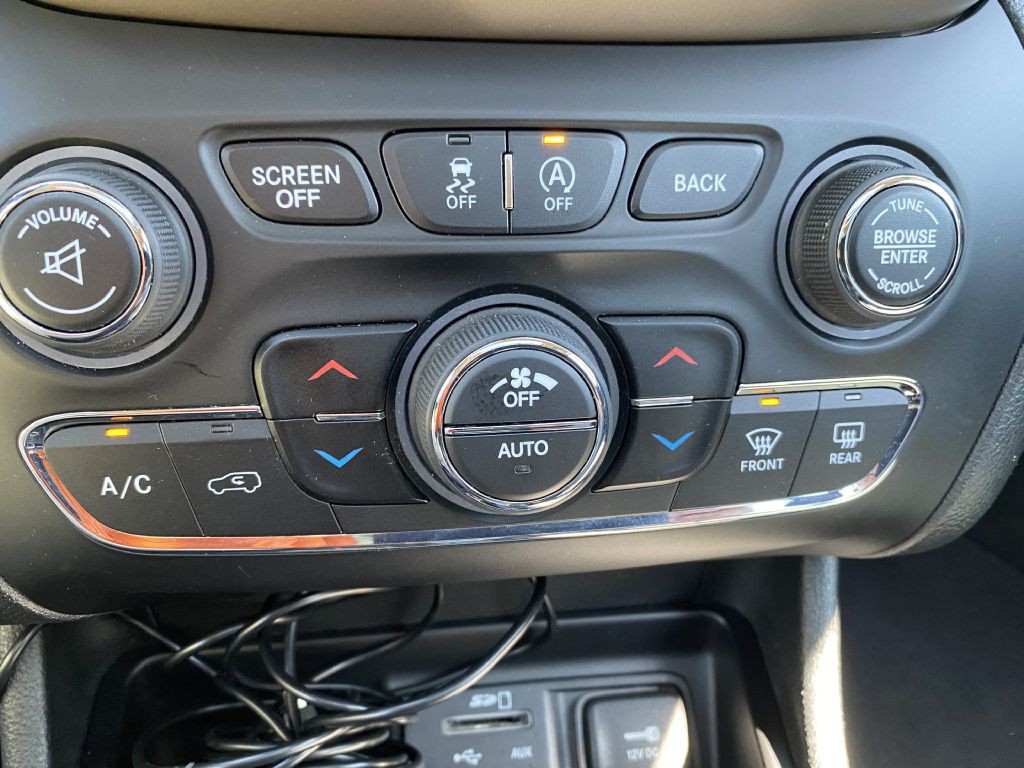 2015 Jeep Cherokee Image 21