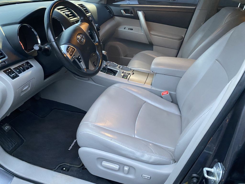 2013 Toyota Highlander Image 9