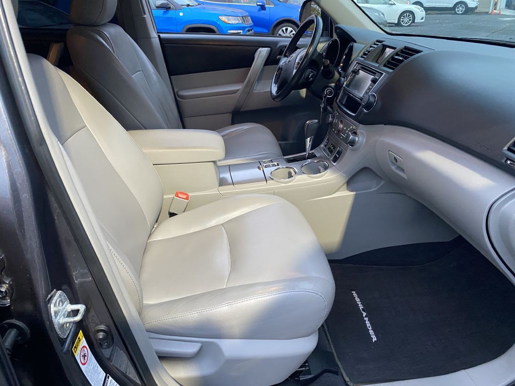 2013 Toyota Highlander Image 10