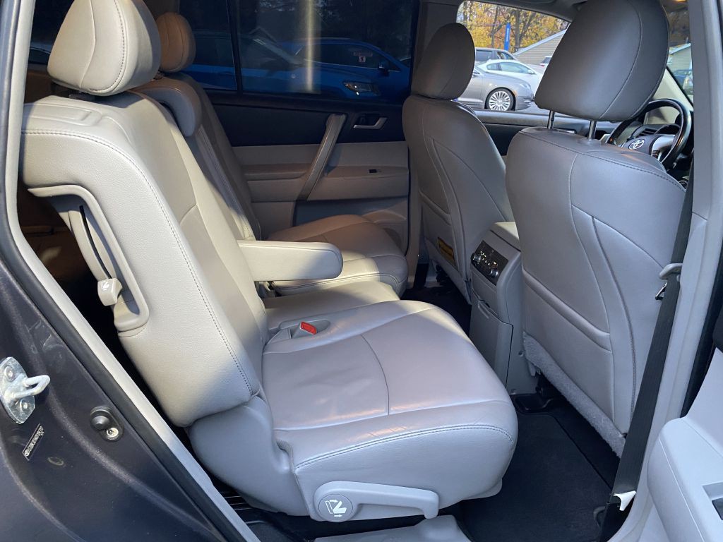 2013 Toyota Highlander Image 11