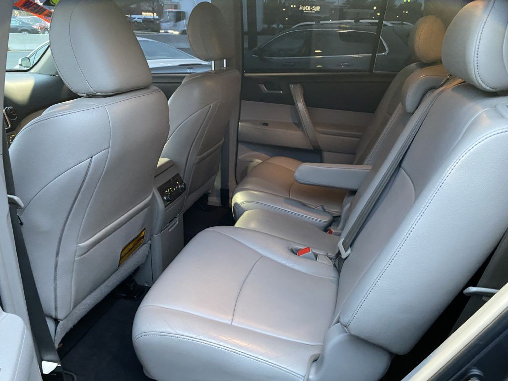2013 Toyota Highlander Image 12