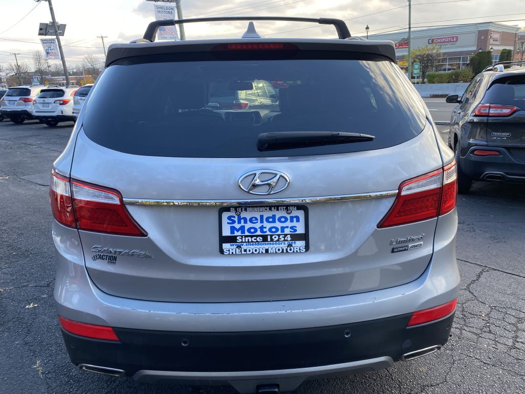 2015 Hyundai Santa Fe Image 4