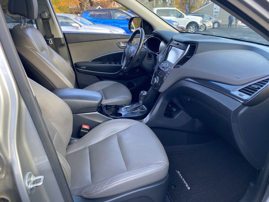 2015 Hyundai Santa Fe Image 11