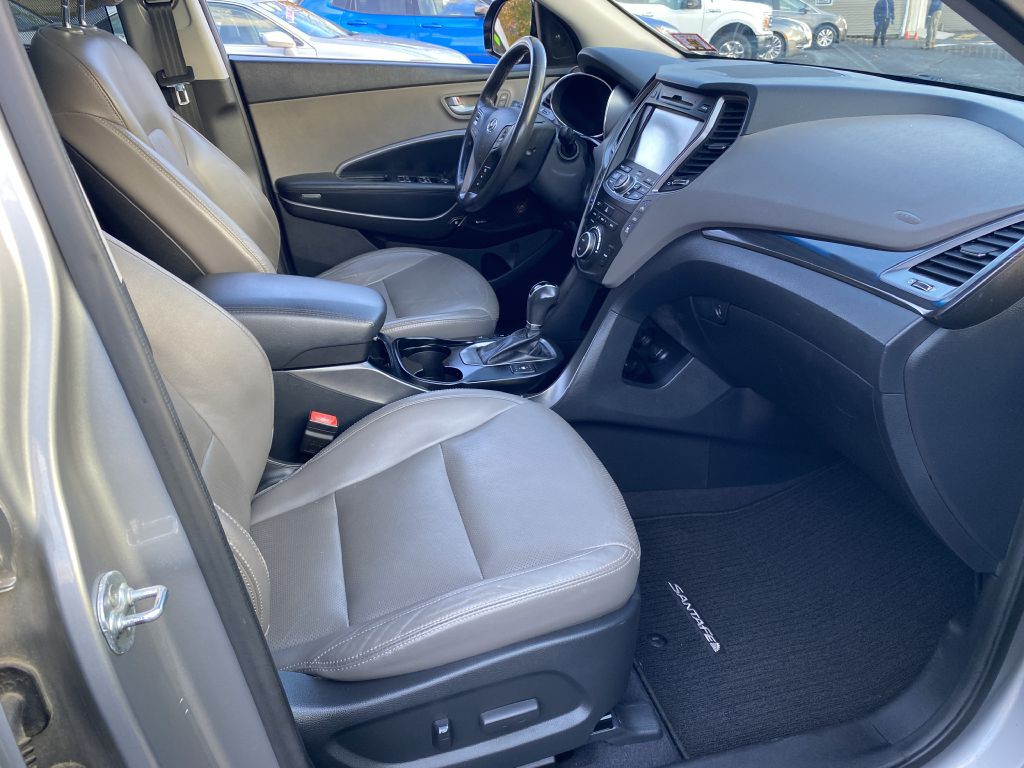 2015 Hyundai Santa Fe Image 12