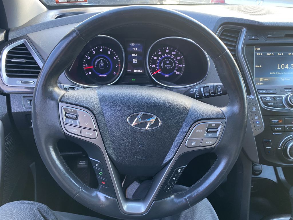 2015 Hyundai Santa Fe Image 17