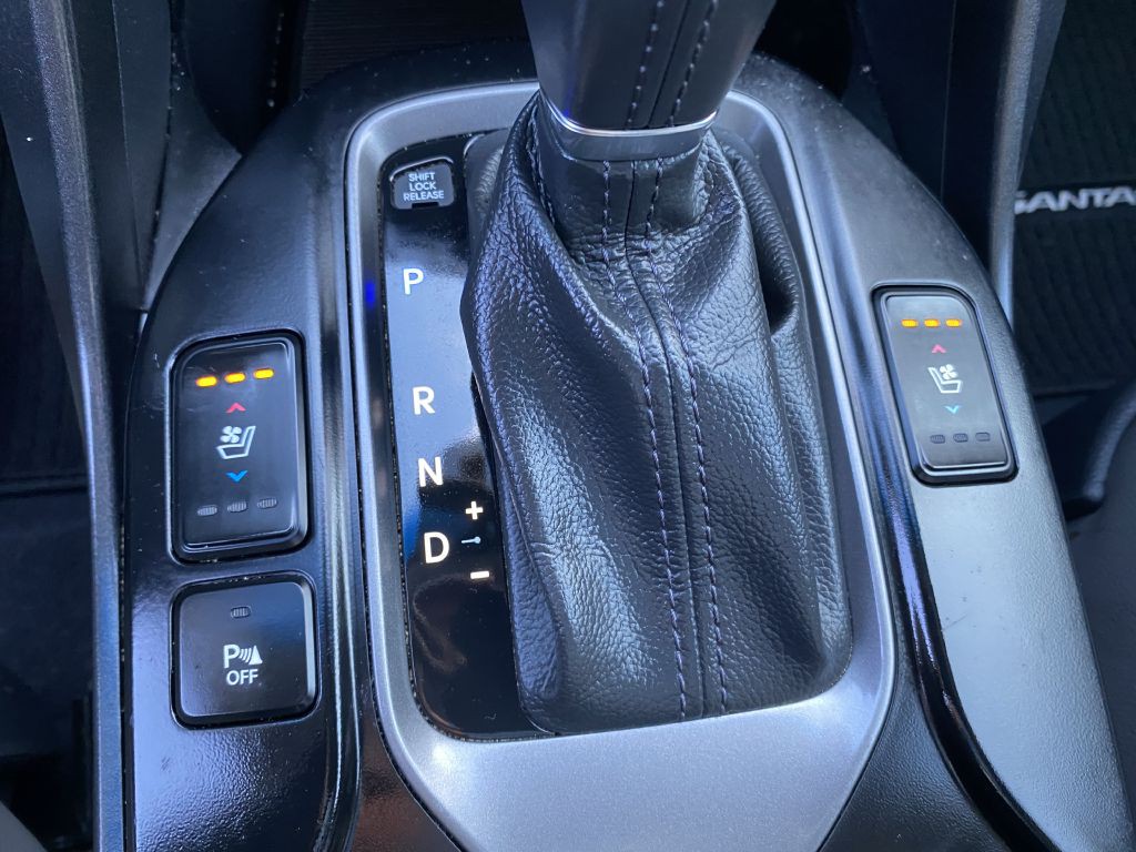 2015 Hyundai Santa Fe Image 18