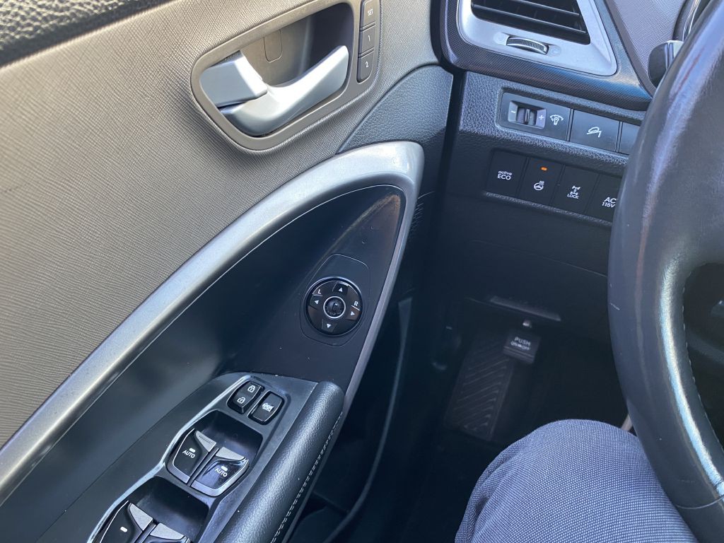 2015 Hyundai Santa Fe Image 23