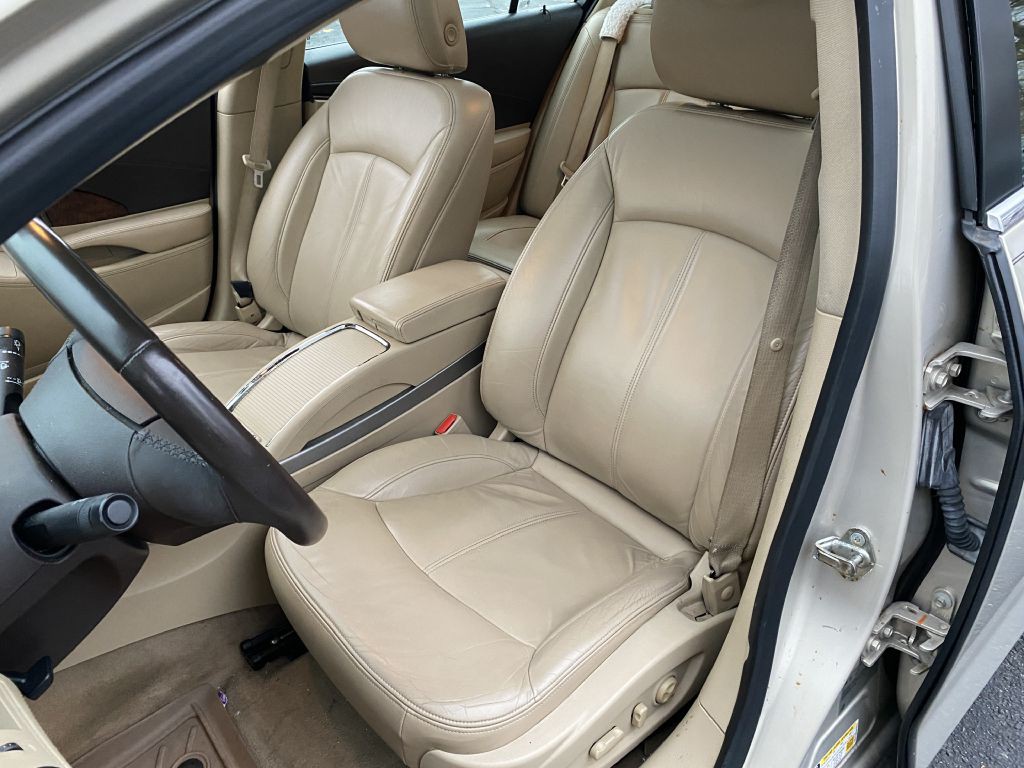 2010 Buick Lacrosse Image 9